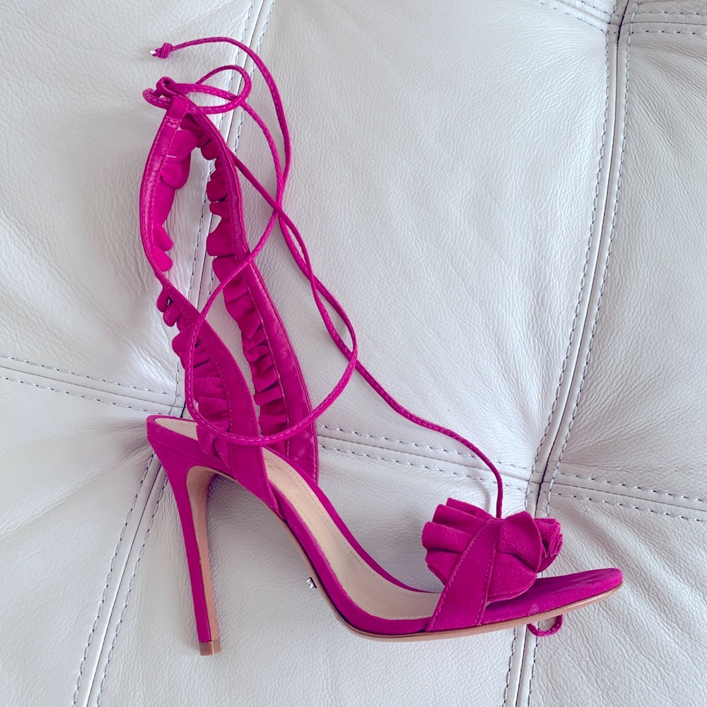 **SOLD** Schutz Beautiful sandals